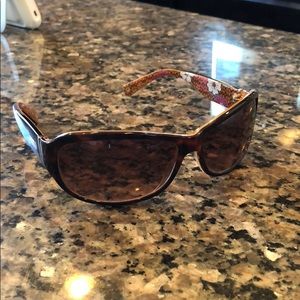 Coach women’s sunglasses w/ case & cleaner cloth